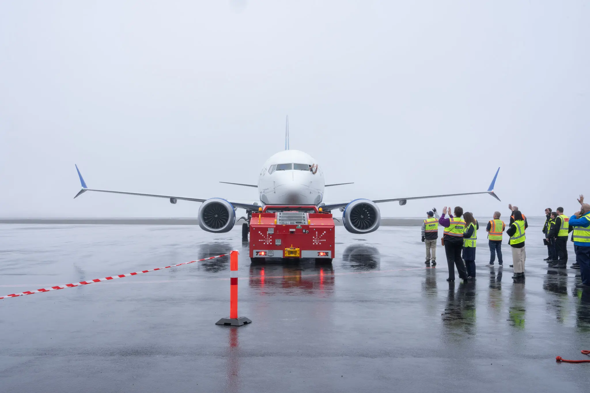 Рейс United готується до вильоту з Нуука до Ньюарка.